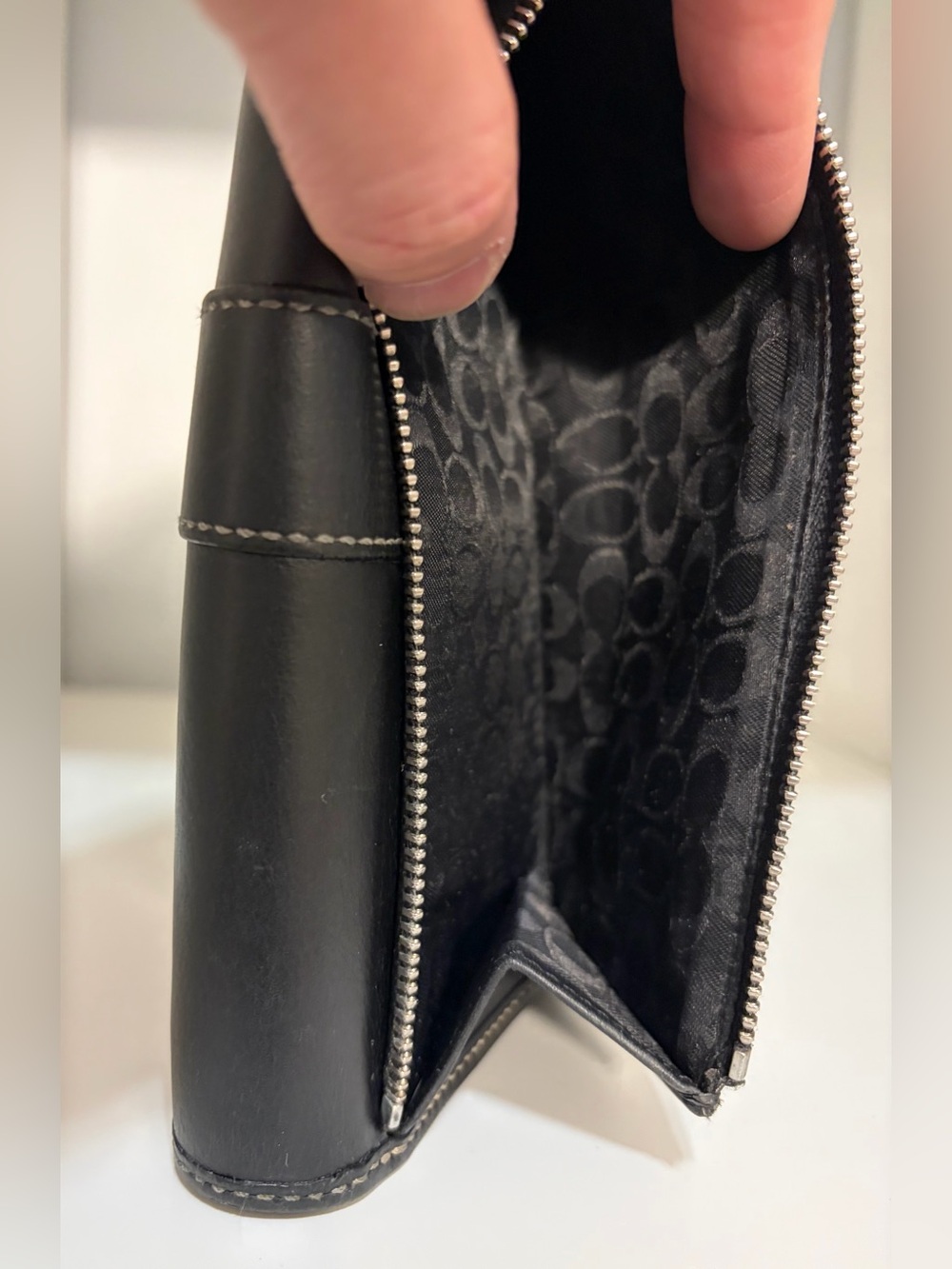 Vintage Coach Hampton Trifold Wallet in Black Leather & Jacquard Inner Lining